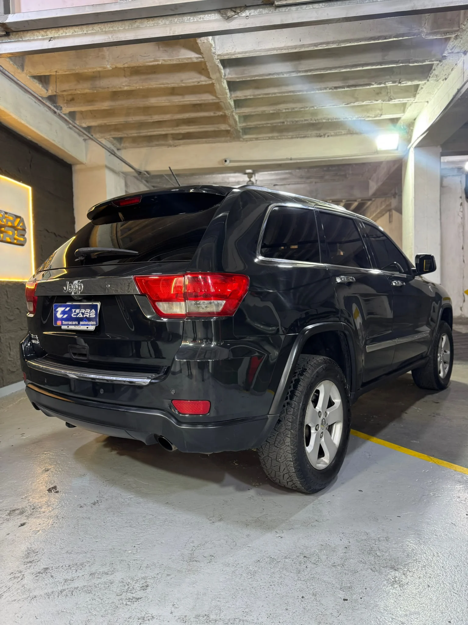 Caminhonete Jeep Grand Cherokee 2013 en Caracas — foto 4