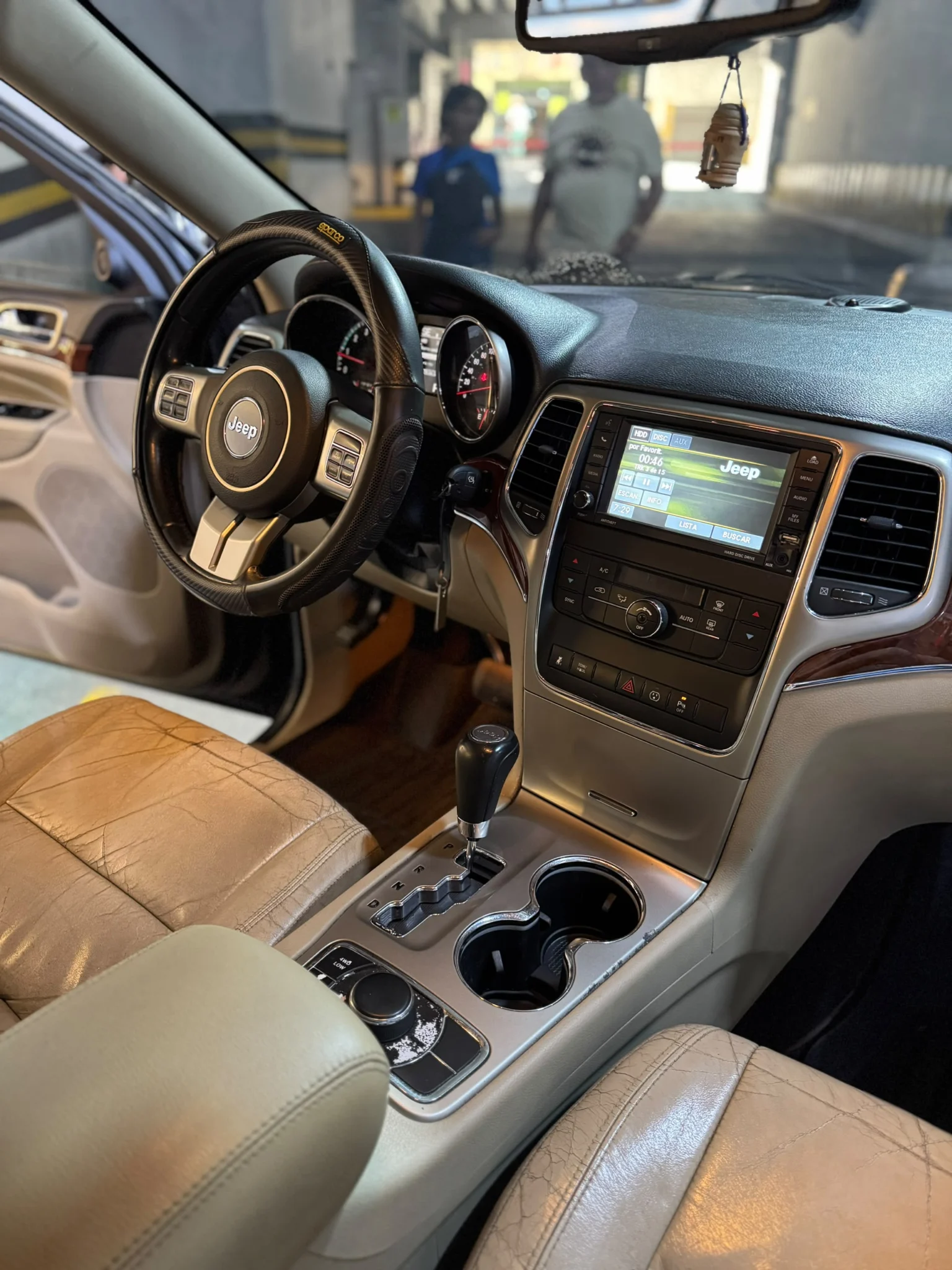 Caminhonete Jeep Grand Cherokee 2013 en Caracas — foto 8