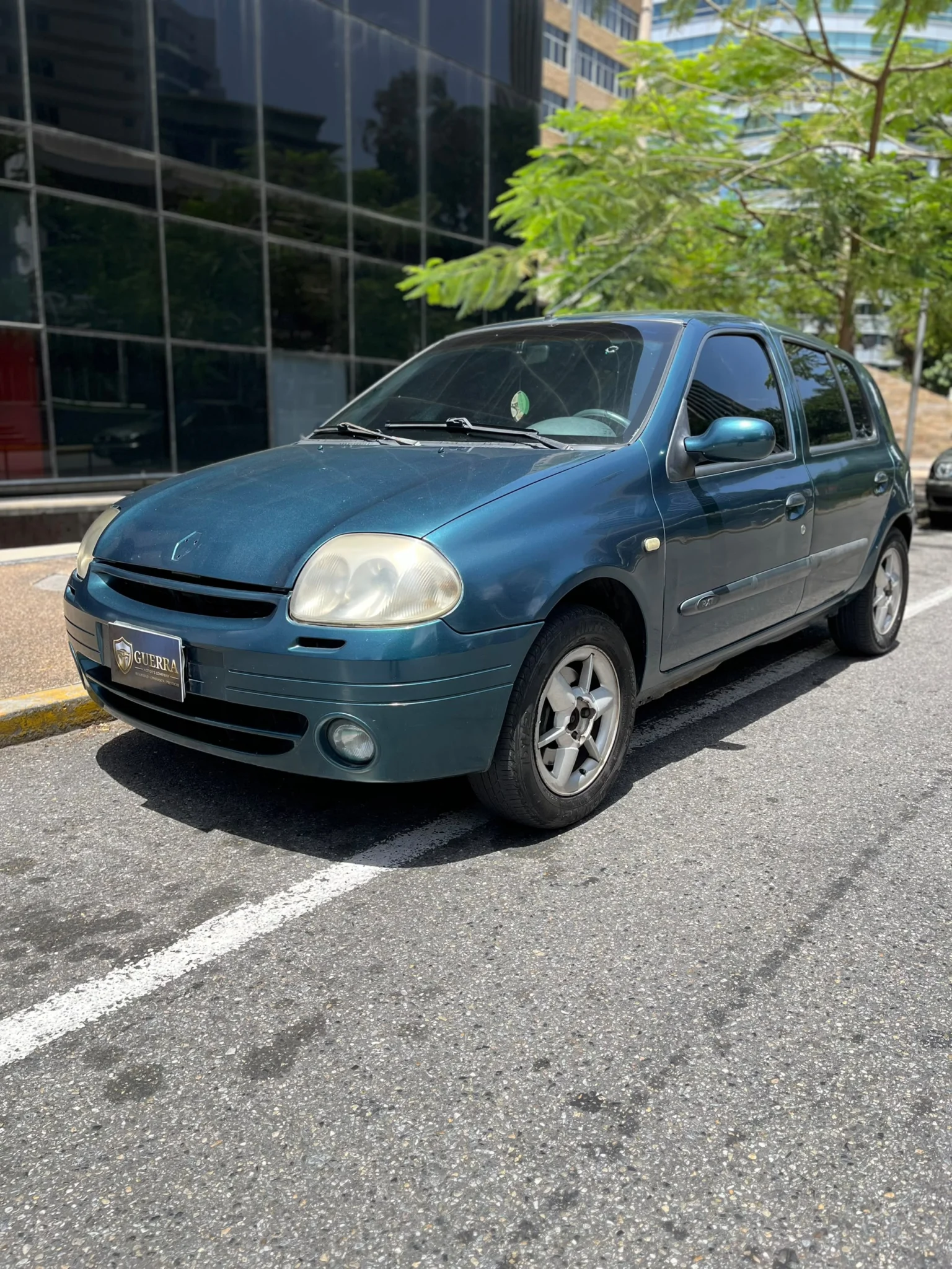Carro Renault Clio 2002 en Caracas — foto 5