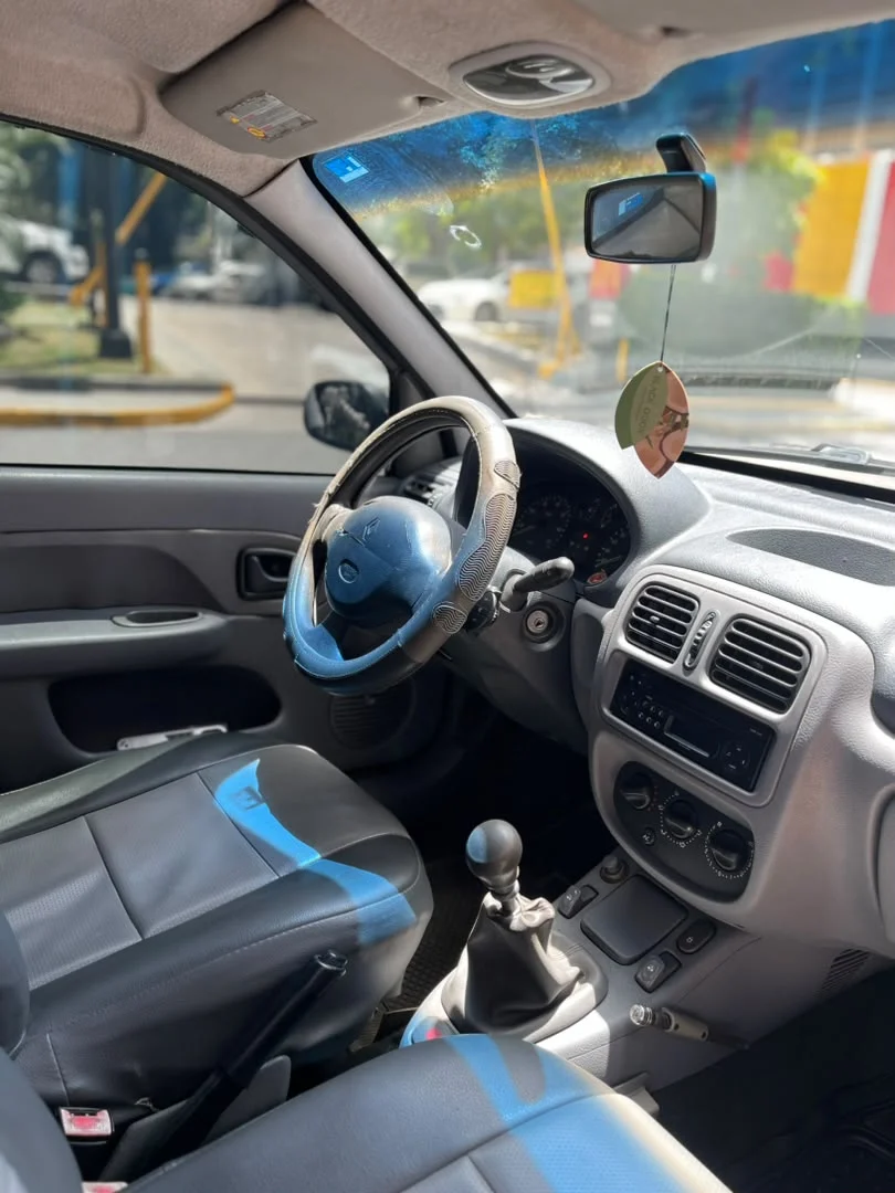 Carro Renault Clio 2002 en Caracas — foto 4