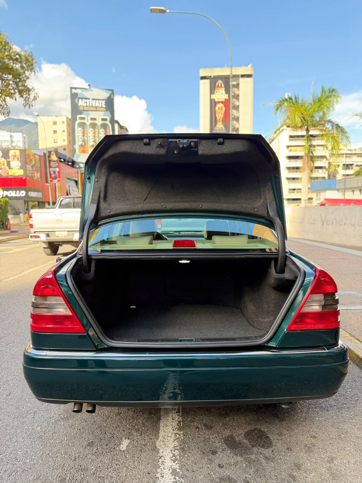 Carro Mercedes-Benz E 280 1997 en Caracas — foto 4