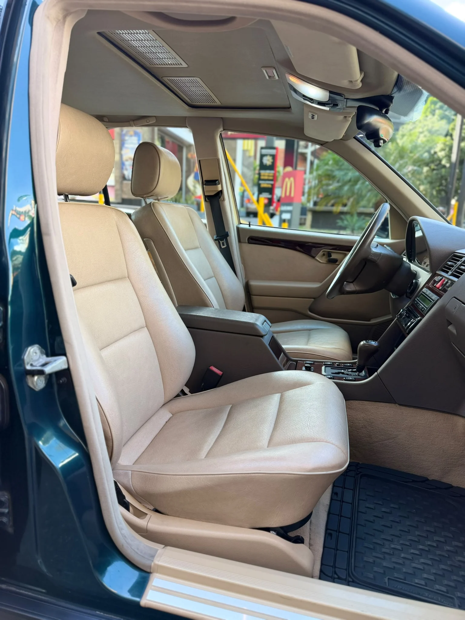 Carro Mercedes-Benz E 280 1997 en Caracas — foto 2