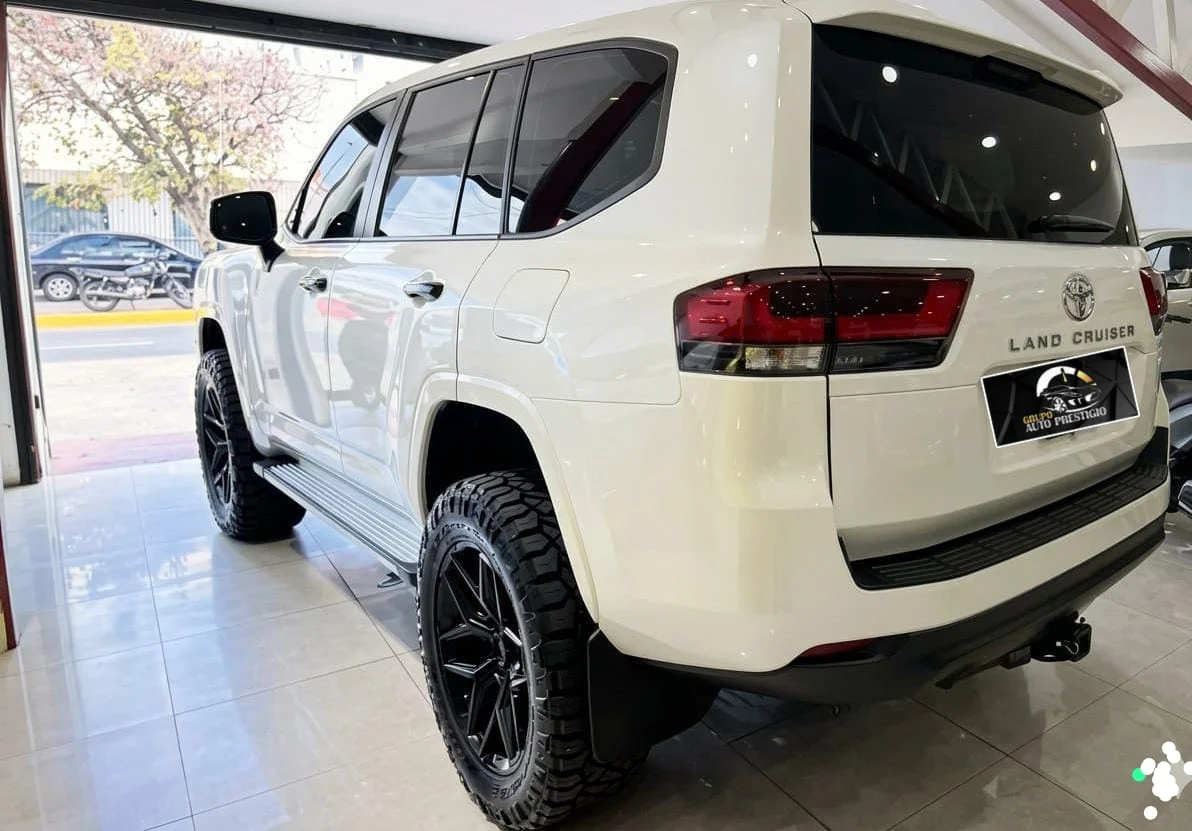 Caminhonete Toyota Land cruiser LC300 2025 en Caracas — foto 3