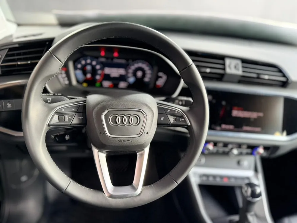 SUV Audi Q3 45 Komfort Quattro 2024 en Caracas — foto 9