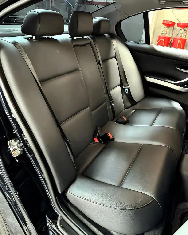 Sedã BMW 325I 2008 en Caracas — foto 11