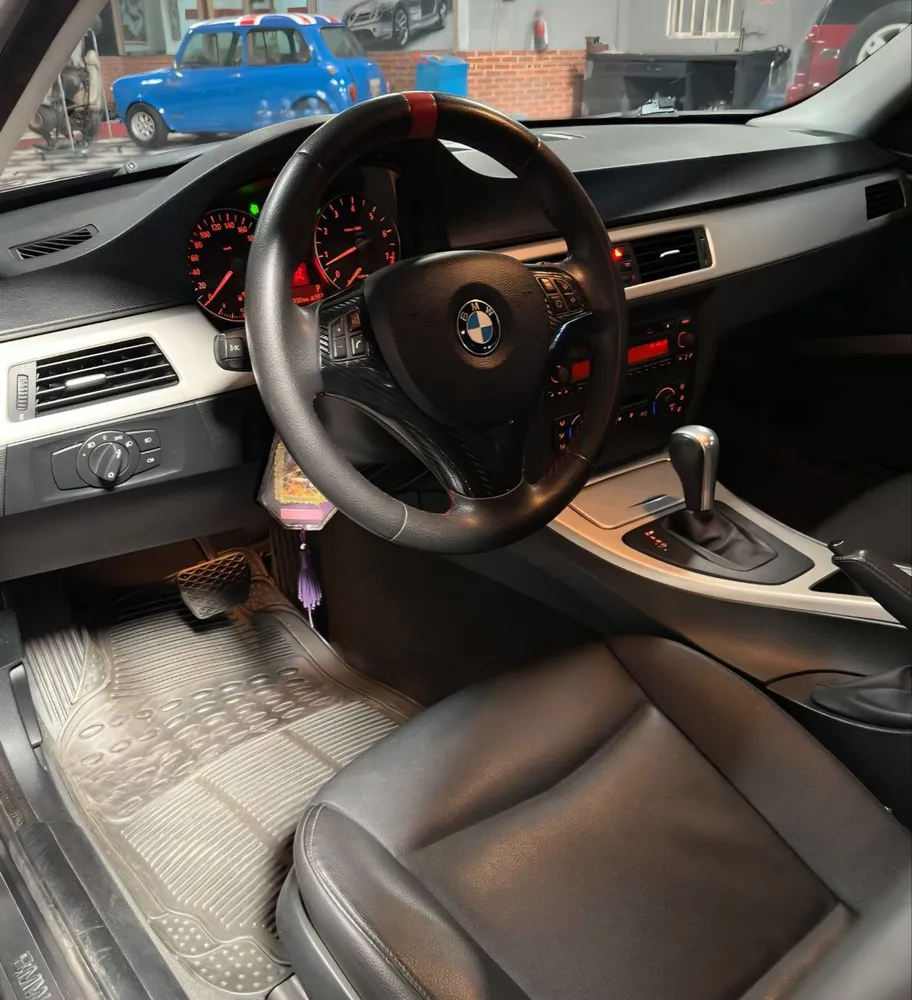 Sedã BMW 325I 2008 en Caracas — foto 15