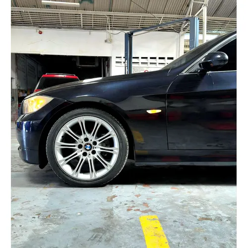 Sedã BMW 325I 2008 en Caracas — foto 7