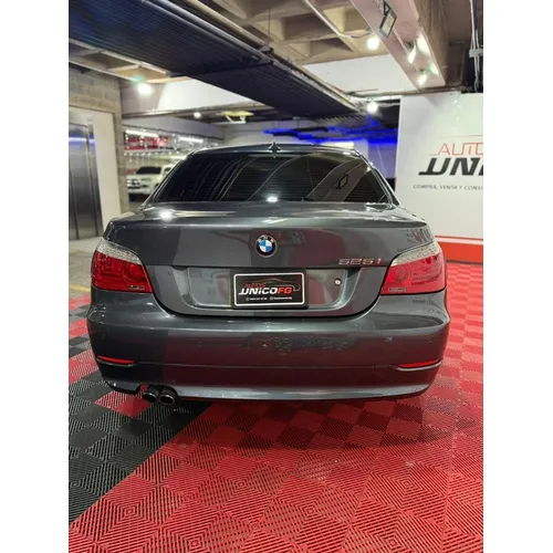 Sedã BMW 325I 2008 en Caracas — foto 4