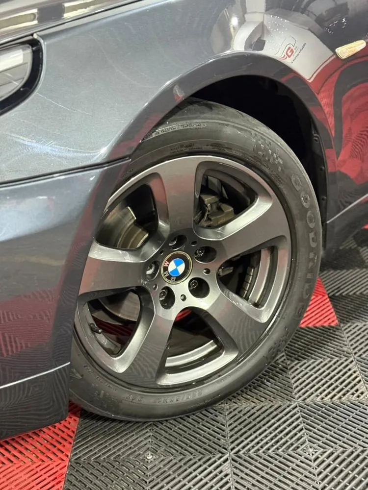 Sedã BMW 325I 2008 en Caracas — foto 10