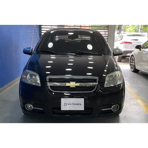 Sedã Chevrolet Aveo 2013 en Caracas — foto 2