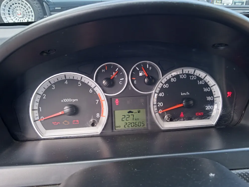 Sedã Chevrolet Aveo LT 2011 en Caracas — foto 11