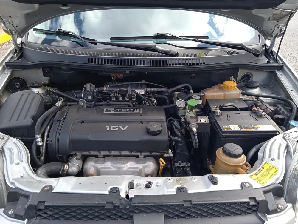 Sedã Chevrolet Aveo LT 2011 en Caracas — foto 12