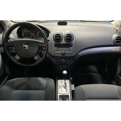 Sedã Chevrolet Aveo LT 2012 en Caracas — foto 4
