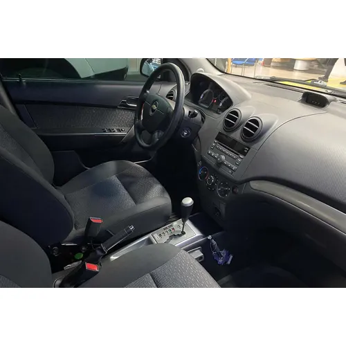 Sedã Chevrolet Aveo LT 2012 en Caracas — foto 5