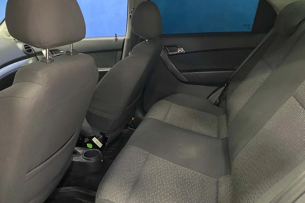 Sedã Chevrolet Aveo LT 2012 en Caracas — foto 10