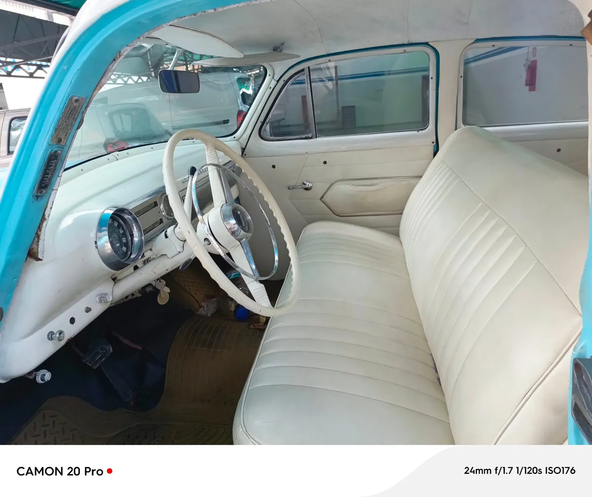 Sedã Chevrolet Belair 2000 en Caracas — foto 4