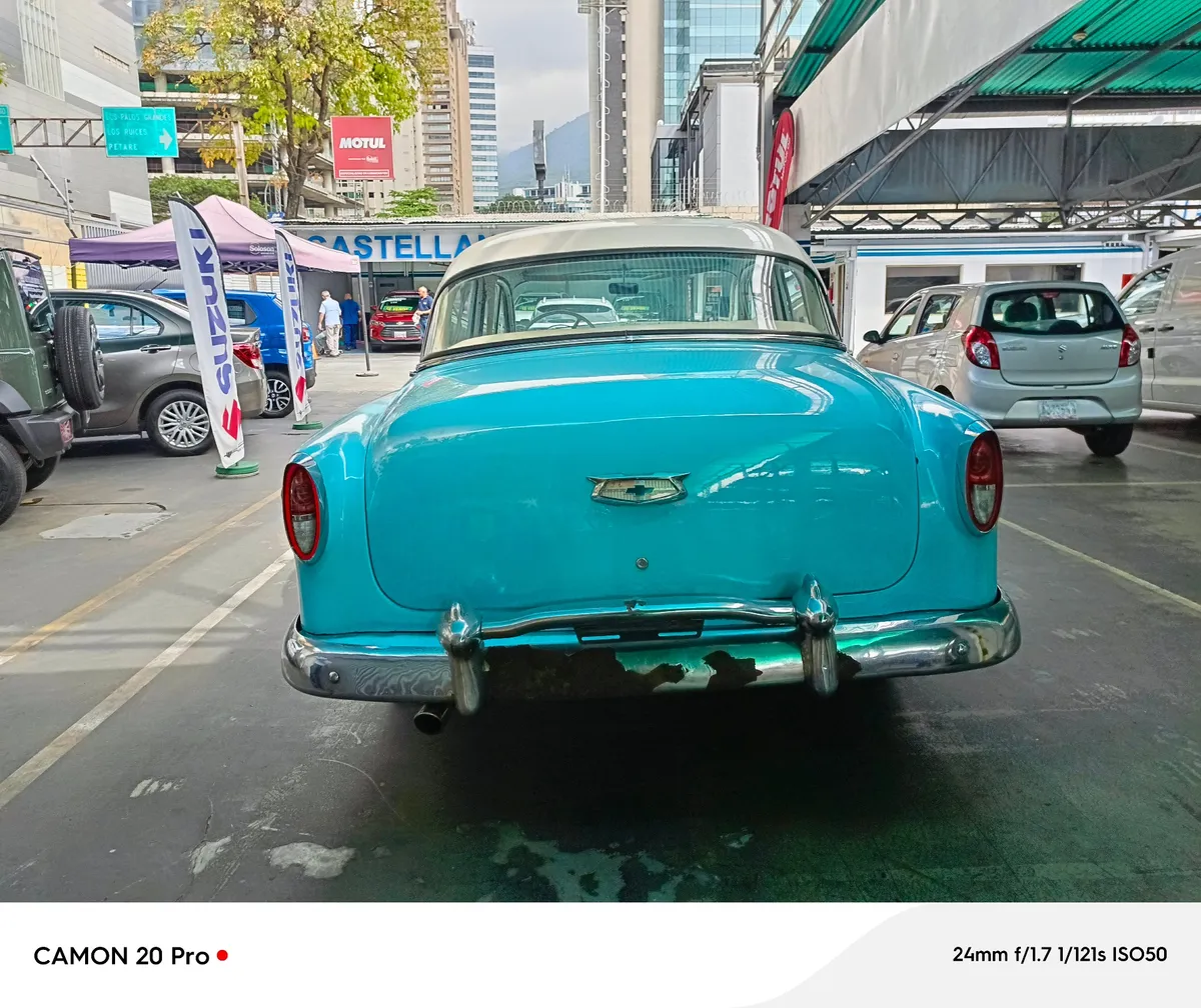 Sedã Chevrolet Belair 2000 en Caracas — foto 3