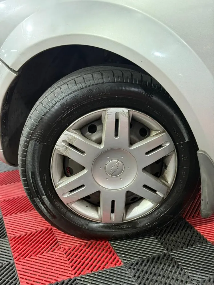 Sedã Chevrolet Optra 2007 en Caracas — foto 14