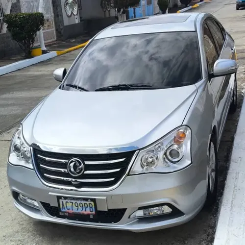 Sedã Dongfeng A60 2022 en Caracas — foto 2