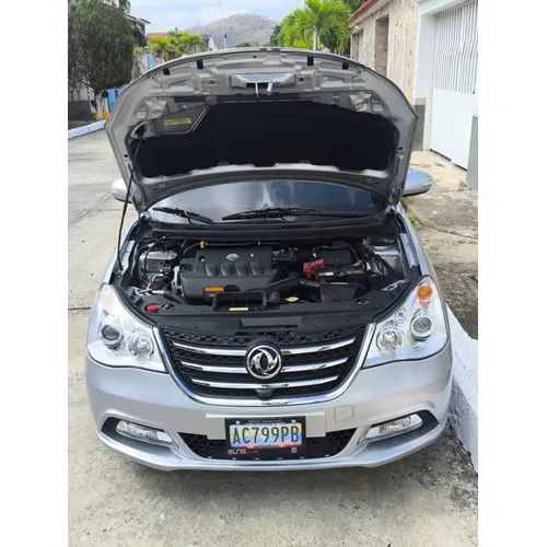 Sedã Dongfeng A60 2022 en Caracas — foto 8