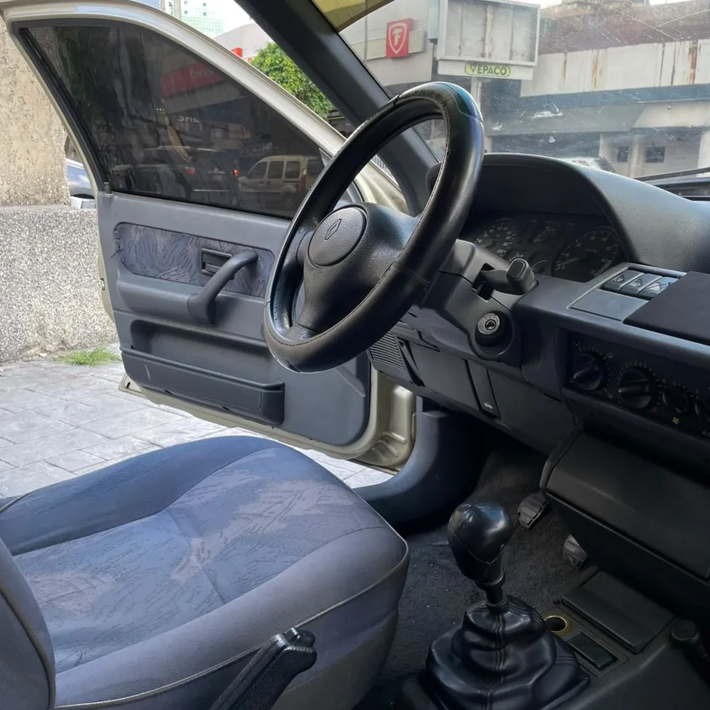 Cupê Renault Clio 2001 en Caracas — foto 12