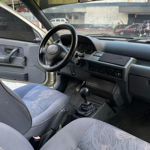 Cupê Renault Clio 2001 en Caracas — foto 8