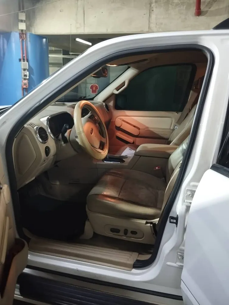 Caminhonete Ford Explorer Sport 2006 en Caracas — foto 12