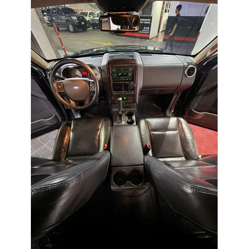 SUV Ford Explorer 2010 en Caracas — foto 7