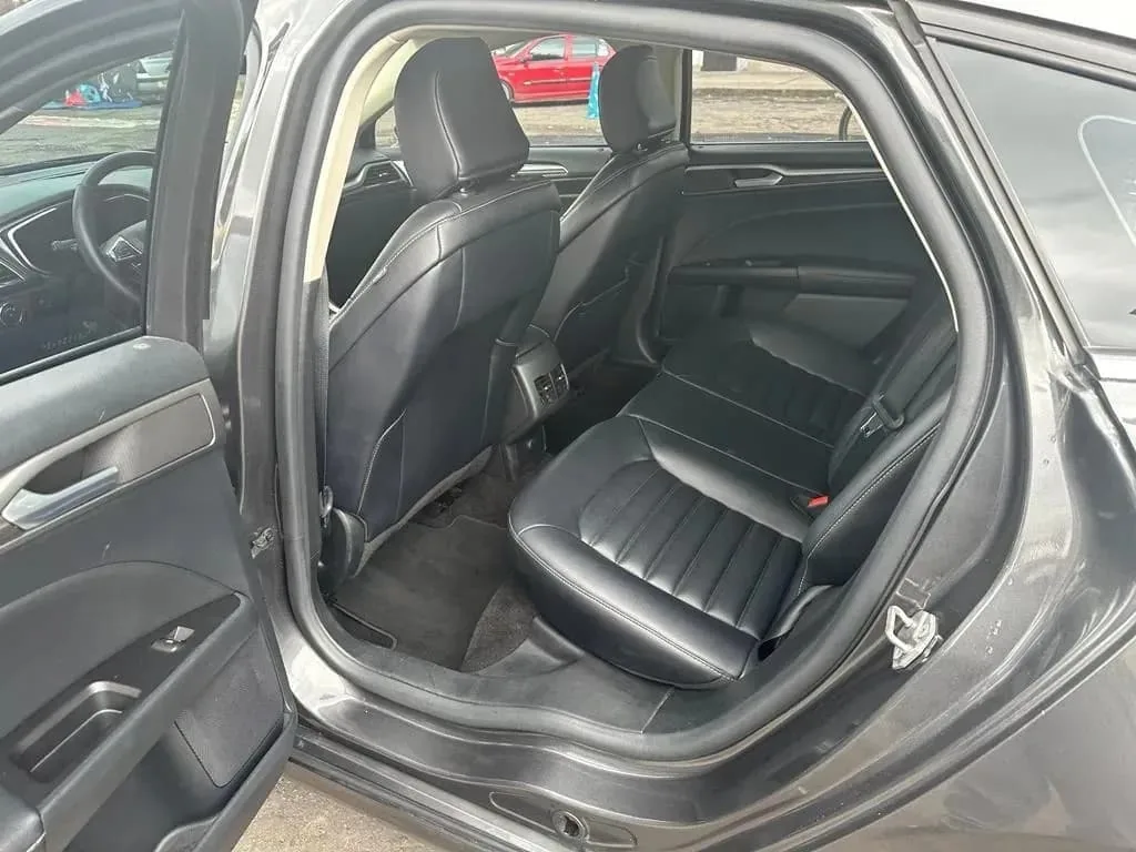 Sedã Ford Fusion 2020 en Cumaná — foto 5