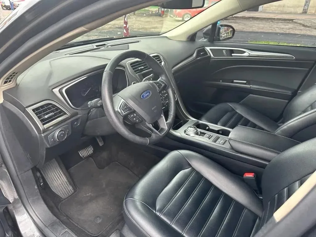 Sedã Ford Fusion 2020 en Cumaná — foto 4
