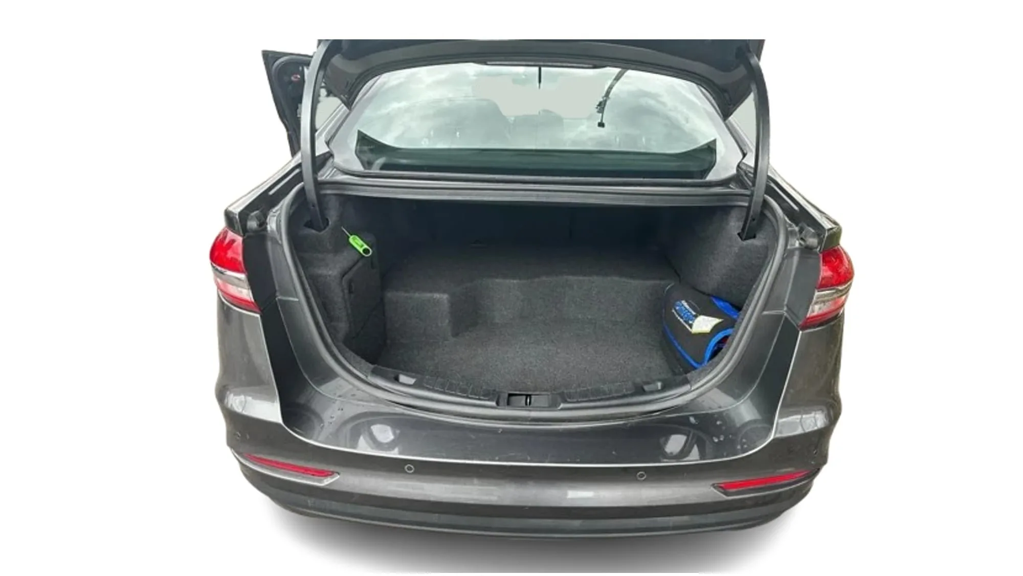 Sedã Ford Fusion 2020 en Cumaná — foto 3