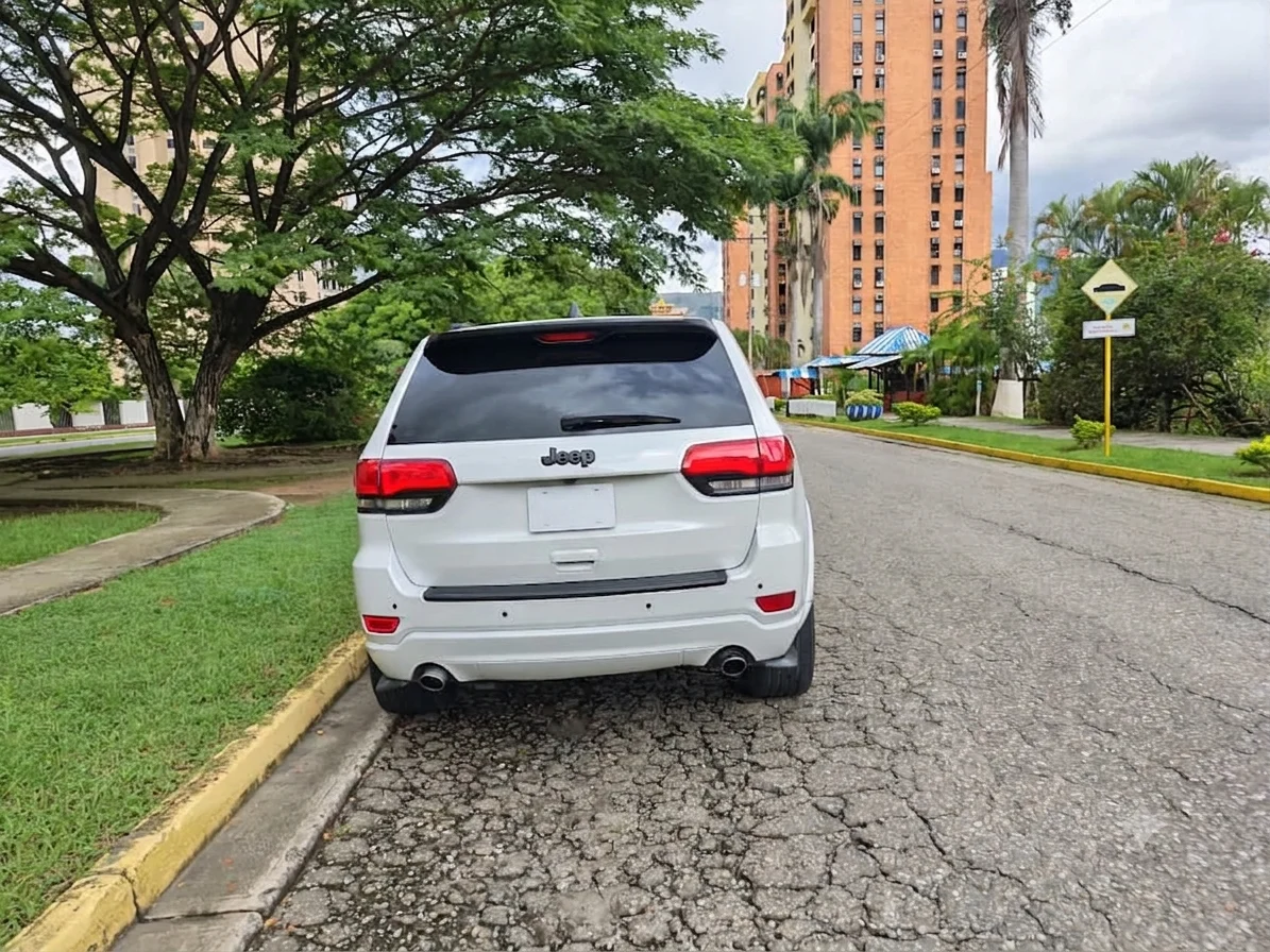 Caminhonete Jeep Grand Cherokee 2017 en Valencia — foto 3