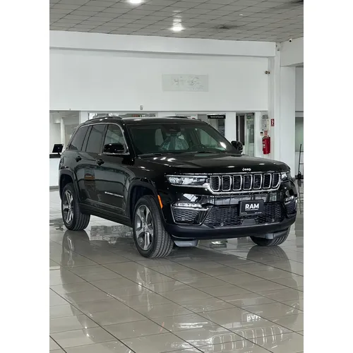 Caminhonete Jeep Grand Cherokee 2025 en San Diego — foto 2