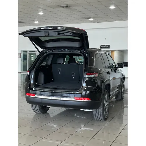 Caminhonete Jeep Grand Cherokee 2025 en San Diego — foto 8