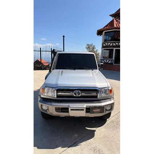 Picape Toyota Land Cruiser Hembrita LX 2023 en La Colonia Tovar — foto 4
