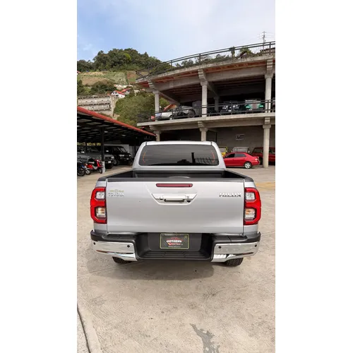 Picape Toyota Hilux 2025 en La Colonia Tovar — foto 5