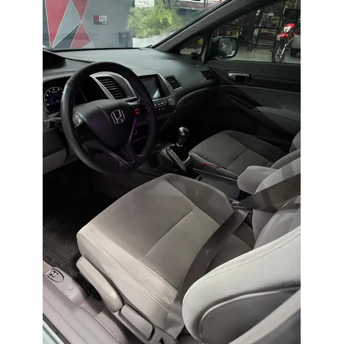 Sedã Honda Civic Emotion 2008 en Caracas — foto 8