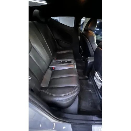 Hatchback Hyundai Veloster 2016 en Caracas — foto 5