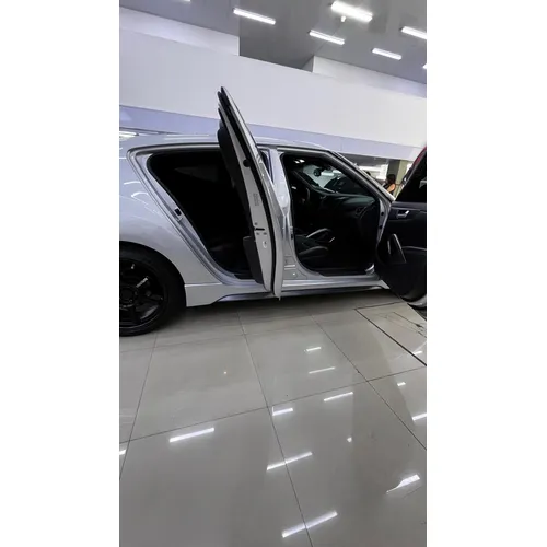 Hatchback Hyundai Veloster 2016 en Caracas — foto 7