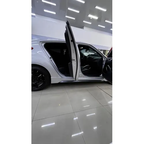 Hatchback Hyundai Veloster 2016 en Caracas — foto 8