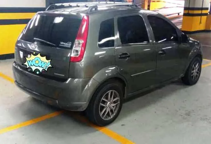 Hatchback Ford Fiesta 2009 en Caracas — foto 7