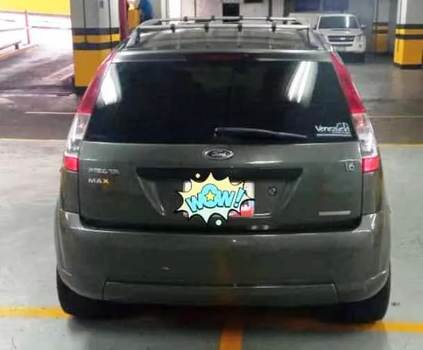 Hatchback Ford Fiesta 2009 en Caracas — foto 4