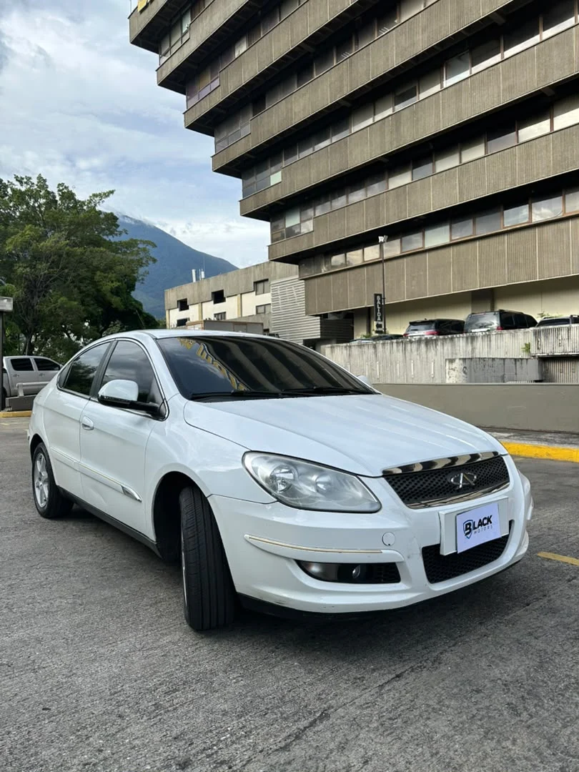 Sedã Chery Orinoco 2014 en Caracas