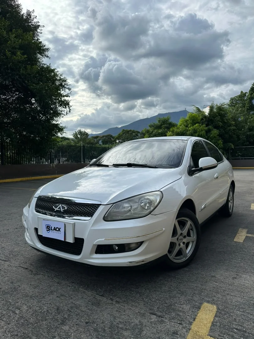 Sedã Chery Orinoco 2014 en Caracas — foto 8