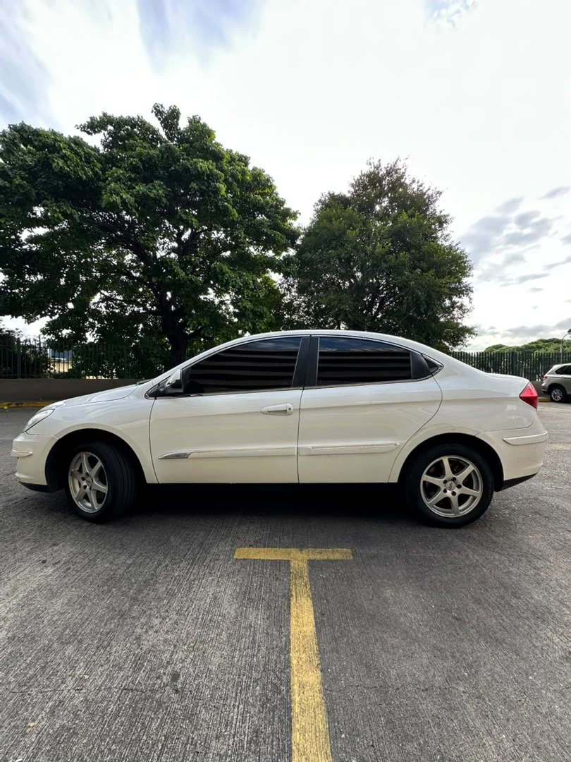 Sedã Chery Orinoco 2014 en Caracas — foto 6