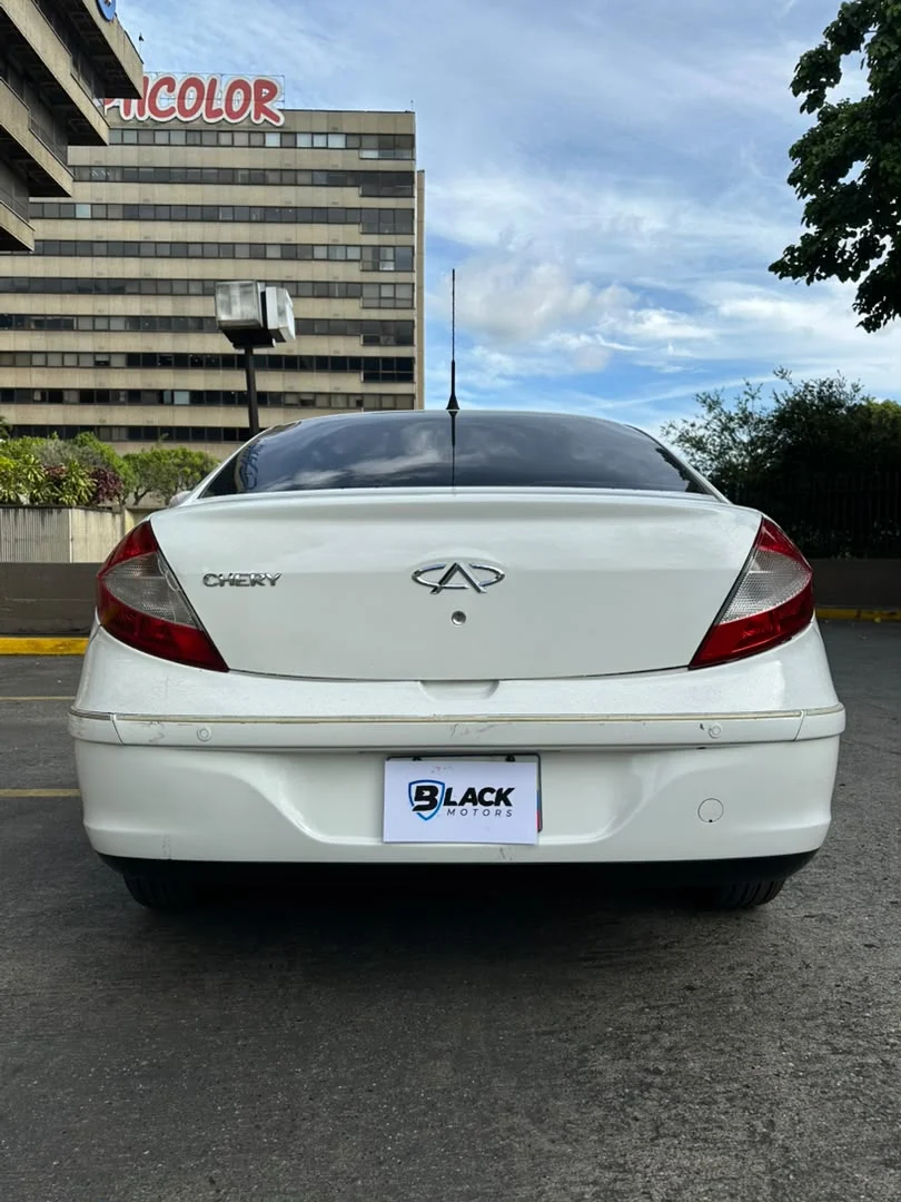 Sedã Chery Orinoco 2014 en Caracas — foto 7