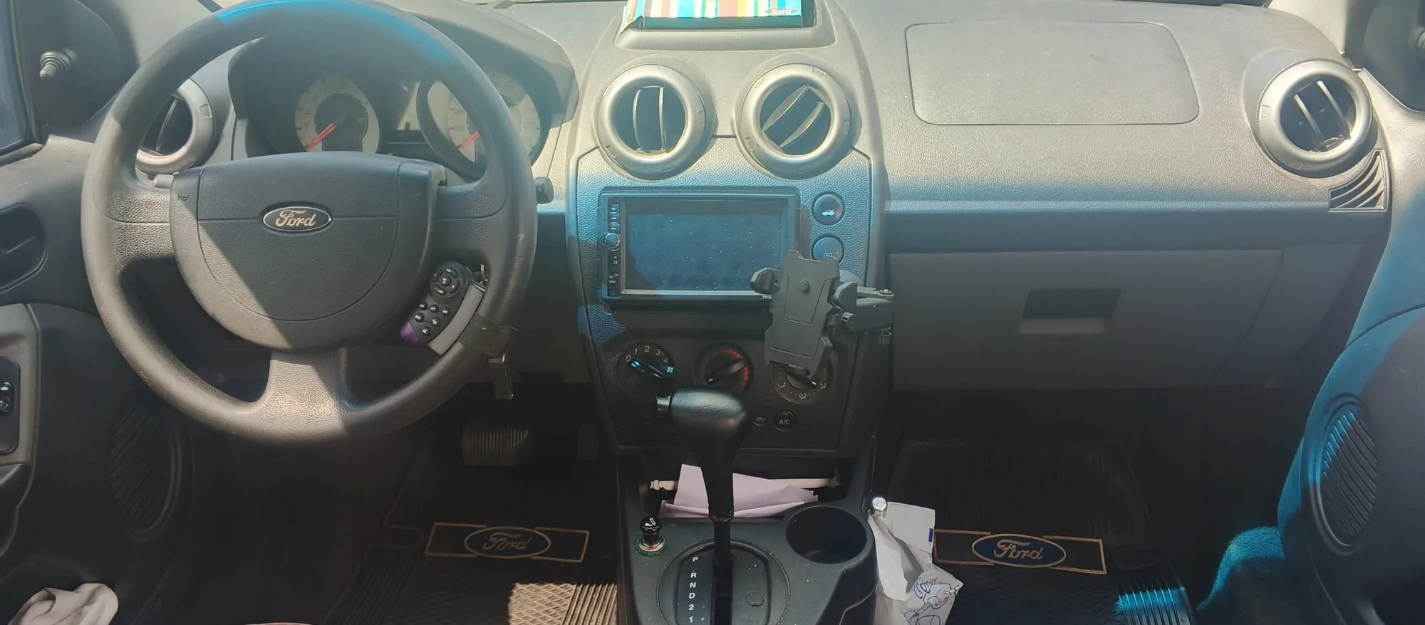 Hatchback Ford Fiesta 2009 en Caracas — foto 5