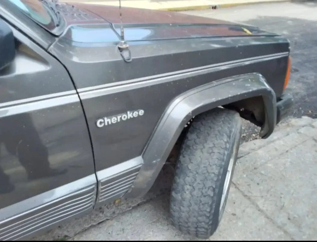 Caminhonete Jeep Cherokee 1996 en Caracas — foto 4