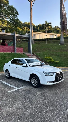 Sedã Ikco dena plus 2023 en Caracas