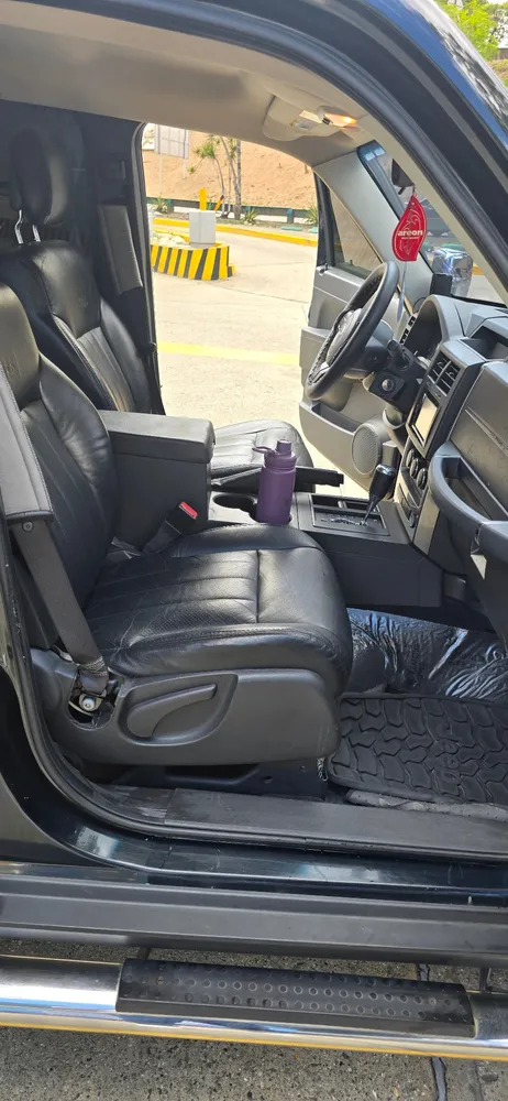 SUV Jeep Cherokee kk 2013 en Caracas — foto 11